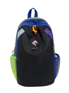 Farbiges Color-Blocking Rucksack für Schule, Freizeit und Reisen, robust und praktisch gestaltet.