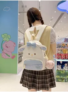 Adorable sac à dos mouton style japonais avec des oreilles douces et joli pendentif en peluche.
