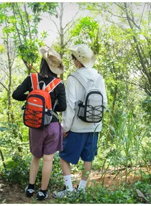 Leichter Outdoor-Wanderrucksack, farbblockierter funktionaler Paar-Trekkingrucksack.
