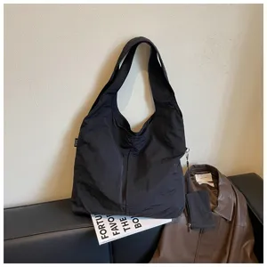 Borsa a tracolla hobo nera casual da donna, grande capacità morbida per uso quotidiano.