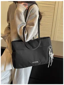 Borsa tote plissettata nera minimalista coreana da donna, elegante borsa a spalla quotidiana.