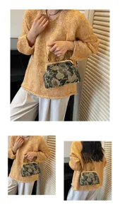 Vintage Chinese stijl brokaat schoudertas met bamboe handvat en ketting detail voor dames.