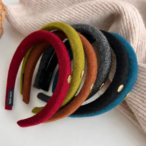 Serre-tete fin en feutre de couleur unie pour femme automne hiver avec decor metal