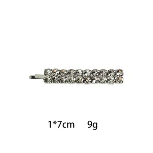 Detailansicht der Strass-Haarspange, glänzende Kristall-Haarnadel für schönes tägliches Styling.