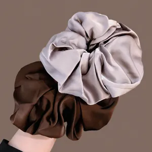 Zijdezachte satin haarscrunchies set, elegante grote haar elastiek voor dagelijkse styling.