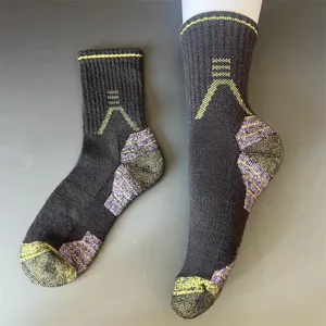 Thermal merino wool mid-calf socks for women, thick cushioned winter outdoor thermal socks.