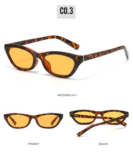 Trendy zonnebril met schildpadmontuur en oranje lenzen, stijlvol retro streetwear detail.