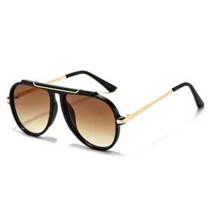 Retro square sunglasses for women and men with chic black frame gradient brown lenses stylish UV400.