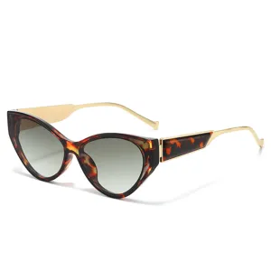 Trendy retro cat-eye sunglasses for women and men, stylish tortoise shell gradient lens.