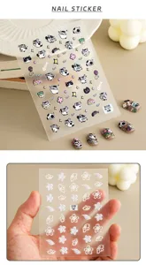 3D-gegoten schattige cartoon katten en bloemen nagelstickers, perfect voor DIY manicure decoratie.