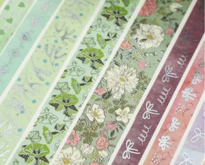 Ensemble de rubans adhésifs Washi avec motifs floraux et nœuds, idéal pour le scrapbooking DIY.