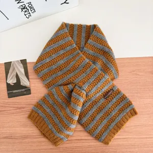 Koreanischer gestreifter Strickschal für Damen, warmer Winter-Wollmischung Kreuz-Halswärmer.