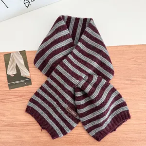Koreanischer gestreifter Strickschal für Damen, warmer Winter Wollmischung Kreuz Halstuch Mode.