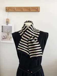 Schwarz weiß gestreifter Strickschal Winter warmer Kreuz Halstuch modisches Zubehör
