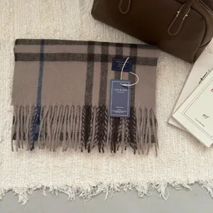 Otoño invierno clásica bufanda de cuadros con flecos pareja chal cálido accesorio suave.