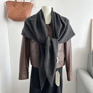 Sciarpa triangolare in lana lavorata a maglia donna scialle caldo ed elegante