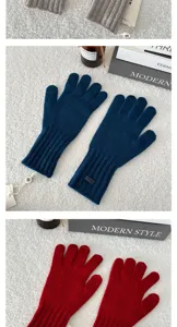 Winter warm 100% wool knitted gloves for women, solid color touchscreen five-finger gloves.