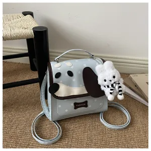Leuke PU lederen rugzak met pluche konijn hanger voor dames met cartoon hond design.