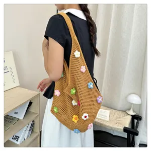 Sac cabas en tricot floral au crochet fait main pour femmes, sac bandoulière décontracté avec fleurs.
