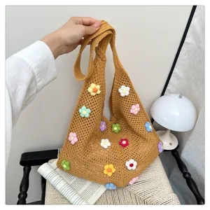 Sac à bandoulière en tricot floral fait main, sac cabas décontracté pour style quotidien.