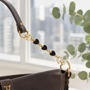 Fashion Light Luxury Heart Enamel Bag Hanging Chain Metal Heart Detachable Keychain Pendant For Women Bag Accessories