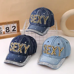 Cappellino da baseball in denim alla moda con lettere sexy in strass per donne.