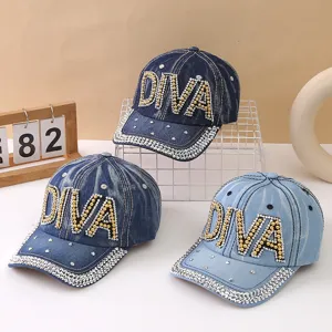 Cappellino da baseball in denim da donna con lettere DIVA in strass e visiera