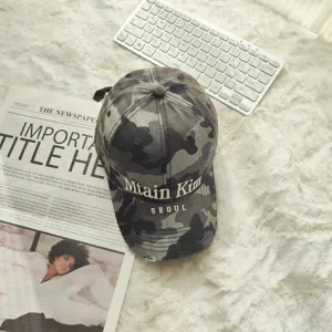 Camouflage Baseballkappe mit cooler Stickerei, verwaschener Vintage Streetwear Stil.