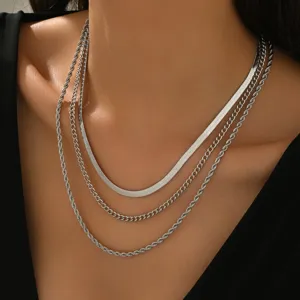 Set di collane a catena d'argento a strati per donne, eleganti accessori di gioielleria multi.