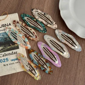 Detailed view of stylish Korean vintage acetate snap hair clips, aesthetic tortoiseshell BB clips.