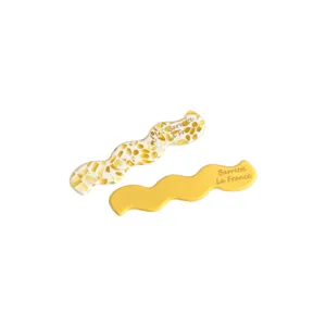 Retro minimalist geometric acetate hair clips for women, set of 2 stylish wavy side bang barrettes.