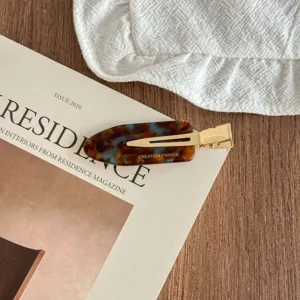 Elegant tortoiseshell acetate hair clip with gold metal design, chic side hairpin for daily wear.