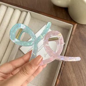 Minimalist irregular pearl-finish hair claw clip, elegant shark clip for daily elegant styling.