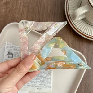 Retro acetate triangle hair claw clip elegant marble pattern large shark clip for women styling