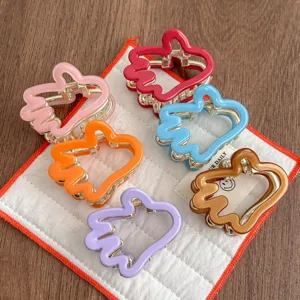 Ensemble de mini pinces à cheveux colorées avec formes mignonnes, idéal pour le style quotidien.