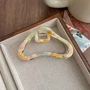 Elegante molletta per capelli in acetato forma nuvola irregolare con dettaglio in metallo donna.