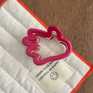 Jolie pince à cheveux rose en forme de main pour enfants et femmes, accessoire élégant.