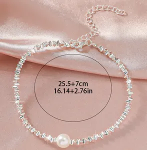 Silberner Fußkettchen mit Perle und geometrischem Kettenmuster, eleganter Damenschmuck.