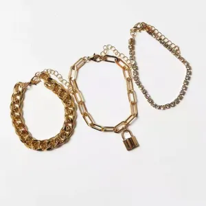 Set di bracciali a catena color oro da donna, stile punk maglia grossa lucchetto strass.