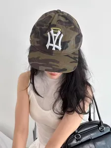 Casquette de baseball camouflage coréenne avec logo ange, chapeau streetwear plat stylé.