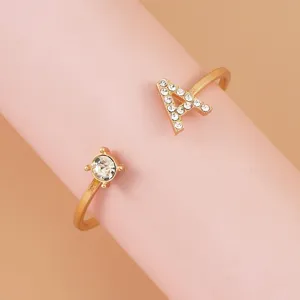 Elegantes goldenes Armband mit Strass Buchstabe A und Kristall für Damen offenes Design.