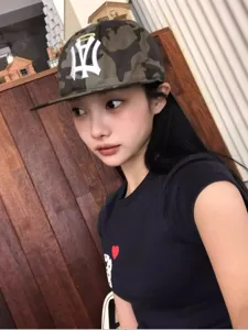 Casquette de baseball camouflage style coréen bord plat avec design ange streetwear tendance