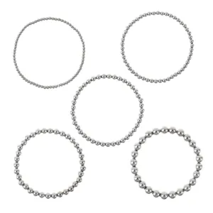Set di bracciali con perline d'argento, gioielli elastici con sfere di metallo per uso quotidiano.