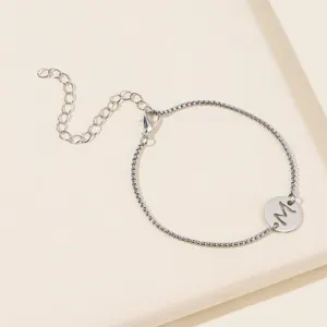 Klassisches Initialen Armband Edelstahl filigrane Gliederkette Schmuck für Damen im Alltag