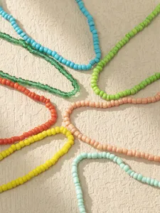 Détails de perles de rocaille colorées style bohème montrant une conception extensible et vibrante.