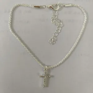 Silbernes Kreuz Fußkettchen für Damen, minimalistischer Strand Kette Schmuck für den Sommer.