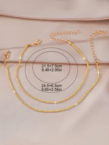 Detailansicht der doppelten goldenen Sternenstaub Fußkette mit präzisen Maßangaben.