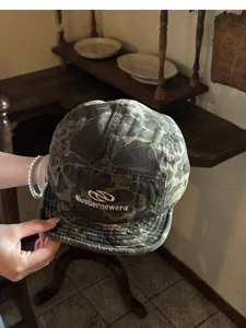 Casquette de baseball rétro camouflage à bord court, style urbain tactique pour femme.