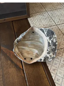 Casquette courte camouflage rétro, détail intérieur casquette streetwear tactique été.