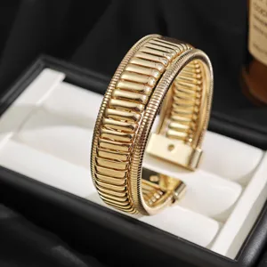 Goldenes mehrschichtiges geometrisches Armband, schickes Metall Armreif Accessoire Damen